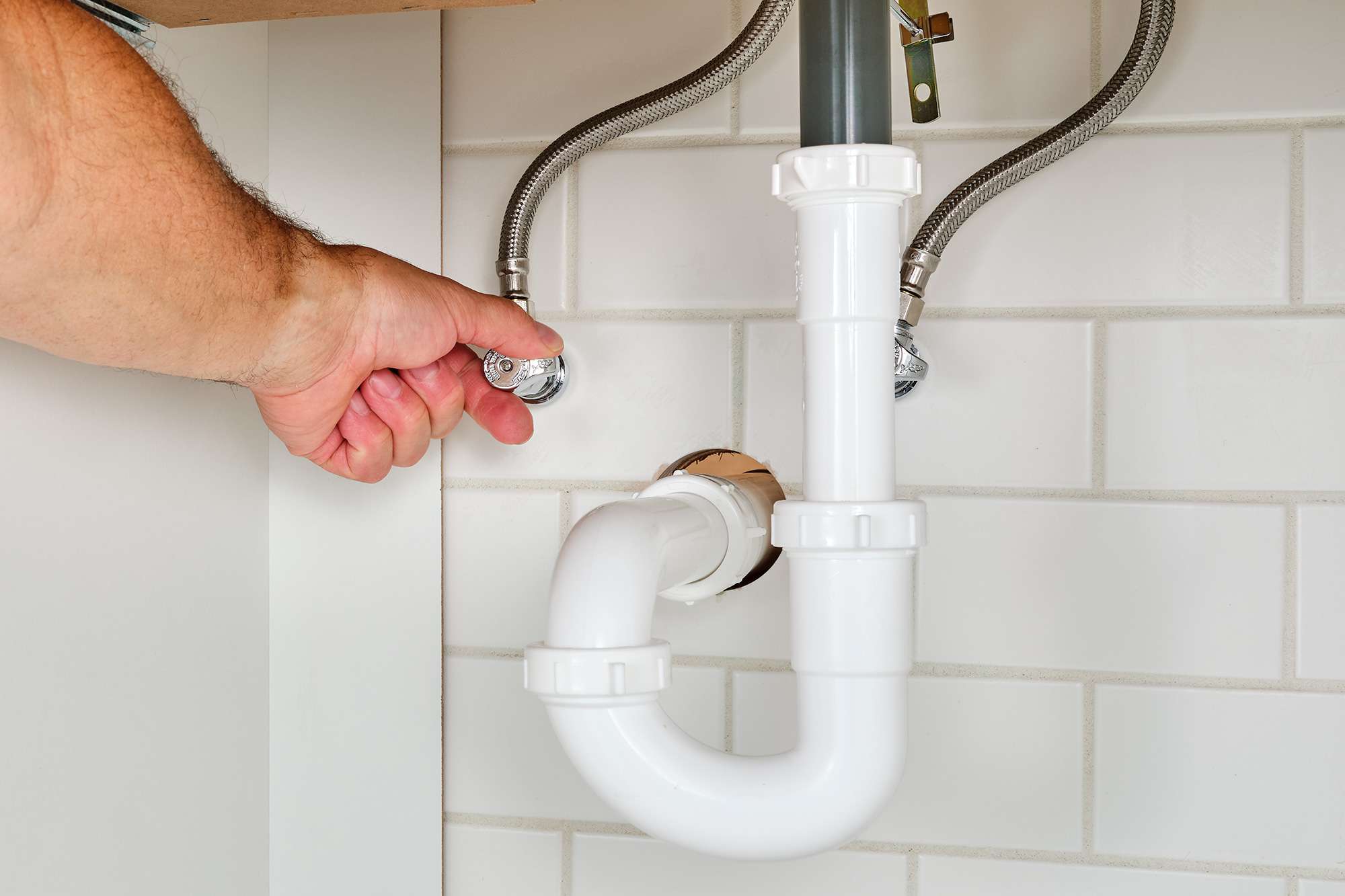 How do you fix a leaking plastic shut-off valve?